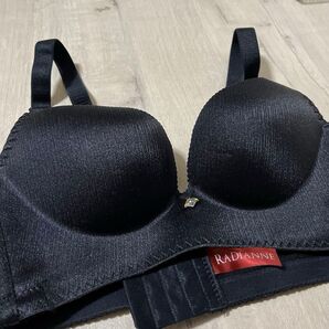 未使用 ラディアンヌ 黒 A80 B80対応 ノンワイヤー ワイヤレス 育乳ブラ ブラジャー