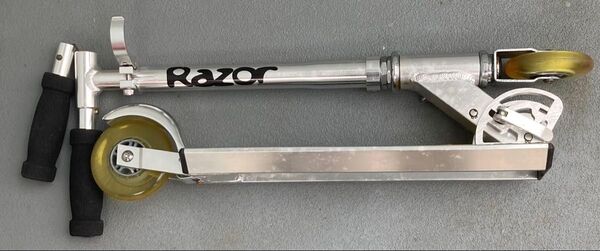 Razor キックボード キックスケーター シルバー 未使用品