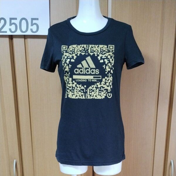 アディダス・半袖TシャツL ブラックボディに映える金ラメプリント QRコードになったadidasプリントが目を引きます♪