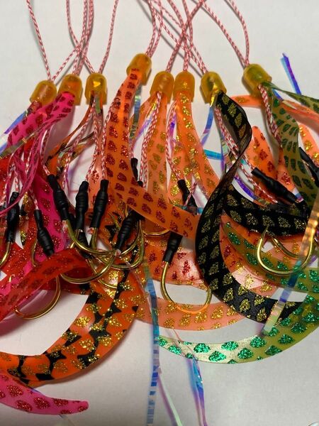 タイラバ 8本 ゴールドオーロラスカート イエローキャップ シリコン製カーリーネクタイ ゴールド針