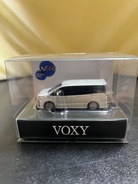 トヨタ 80ヴォクシー 後期 ZS VOXY LEDストラップ ミニカー キーホルダー ホワイトパールクリスタルシャイン 非売品