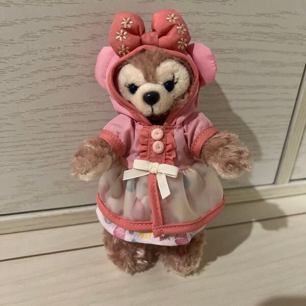 東京ディズニーシー ダッフィーアンドフレンズ シェリーメイ ぬいバ ぬいぐるみバッチ ぬいぐるみバッジ レイニーデイズ