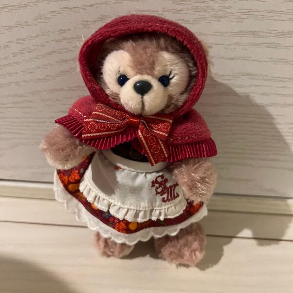 東京ディズニーシー ダッフィーアンドフレンズ シェリーメイ ぬいバ ぬいぐるみバッチ ぬいぐるみバッジ 秋のぼうけん 赤ずきん