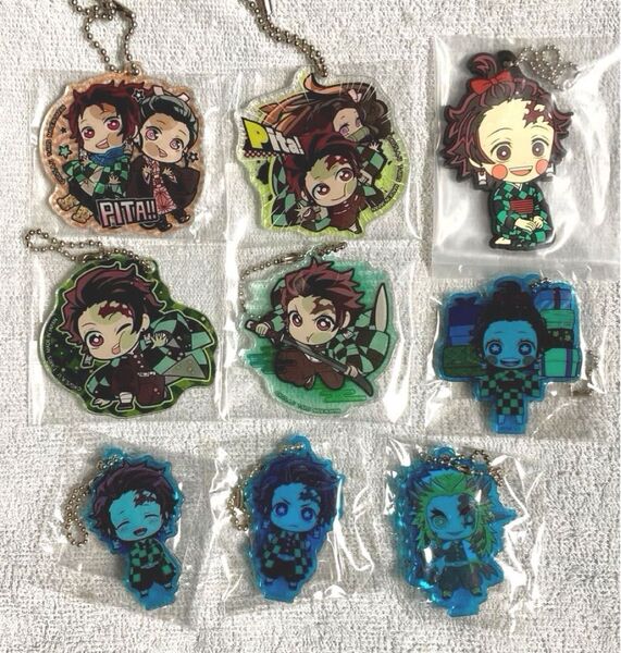 鬼滅の刃 竈門炭治郎 まとめ売り ぴた!でふぉめ アクリルキーホルダー、炭子 ラバーマスコット、ここみえ アクリルフィギュア