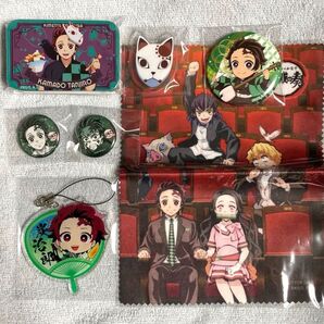 鬼滅の刃 竈門炭治郎 まとめ売り 祭日和 スライド缶、缶バッジ 3個、アクリルバッジ、アクリルチャーム、鬼滅の奏 マルチクロス