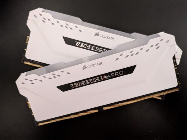 CORSAIR VENGEANCE RGB PRO 16GB (8GB×2枚)