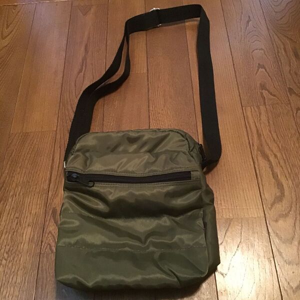 ショルダーバッグ 斜め掛け ナイロン