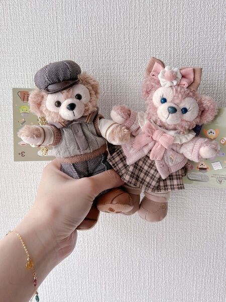 ダッフィー ぬいぐるみバッジ シェリーメイ タブ付き 新品未使用 上海ディズニー限定 2点セット