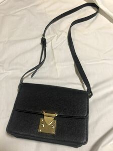  black black shoulder bag USED* gold metal fittings * diagonal .. bag * lady's bag 