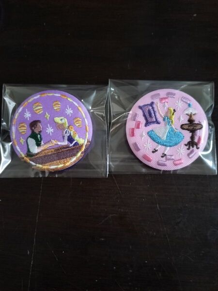 ディズニー Disney 刺繍 缶バッジ ラプンツェル 不思議の国のアリス