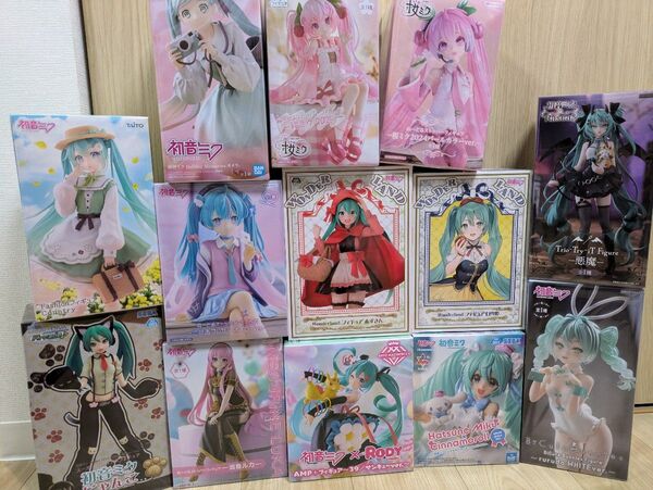 【新品・未開封品】初音ミクと巡音ルカのフィギュア13体セット
