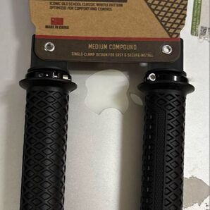 ODI LOCK ON グリップ 黒 ワッフルパターン マウンテンバイク mtb Bmx ロックオン 自転車