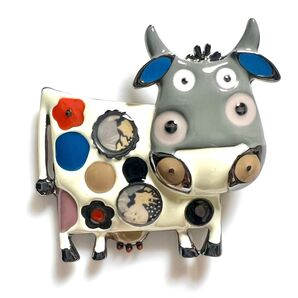 うしのブローチ