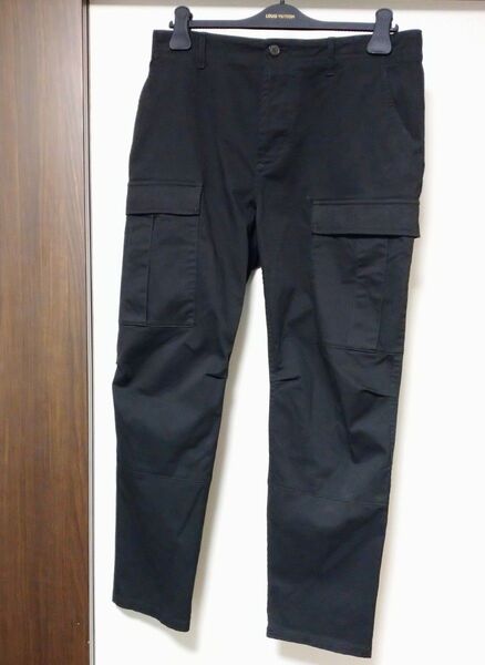 バレンシアガ カーゴパンツ ロゴパッチ付き 黒 48