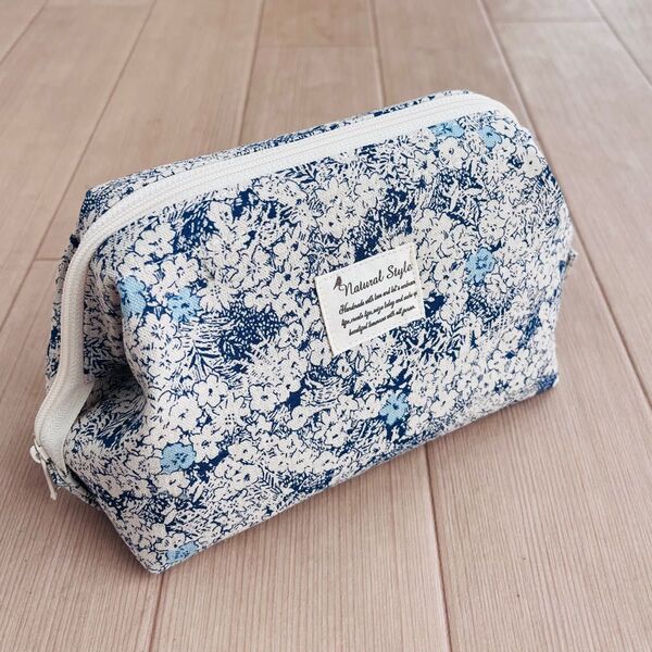 小花柄で落ち着いたワイヤーポーチ ハンドメイド