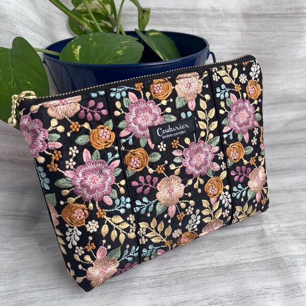 刺繍リボンが豪華でお洒落なミニポーチ
