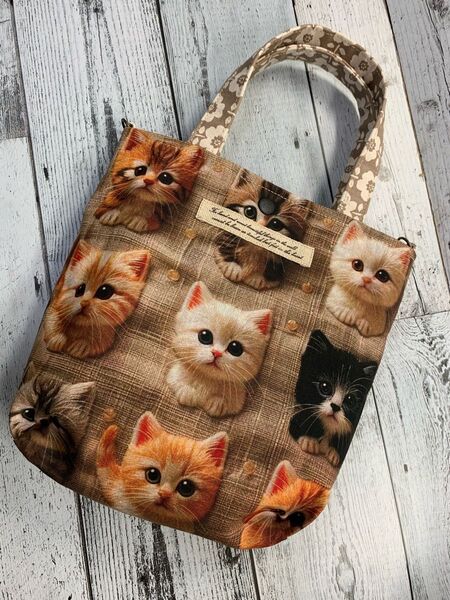 《手作り》可愛い猫ちゃんトートバッグ エクボバッグ ハンドメイド 立体風に見える猫ちゃん
