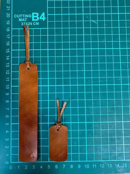 本革 しおり ハンドメイド 栞 ブックマーカー 2点セット 葉っぱの刻印あり ブックマーク