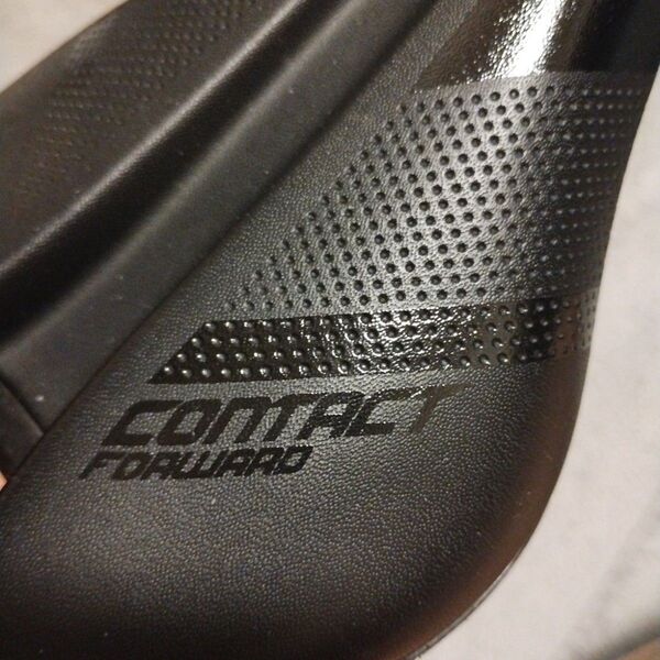 GIANT CONTACT FORWARD サドル 自転車