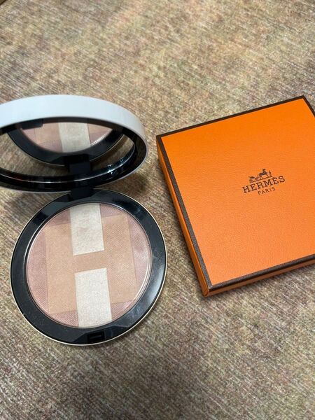HERMES エルメス プランエア フェイスパウダー 01 ローズピンク 18g ハイライト ハイライター アイシャドウ チーク