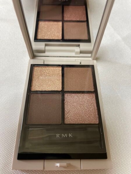 RMK シンクロマティックアイシャドウパレット 01 ソフトスポット