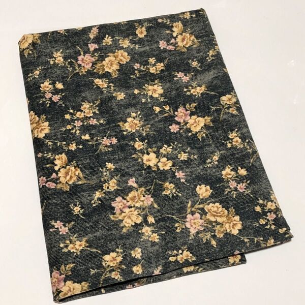 はぎれ カットクロス 花柄 ネイビー系 布 生地