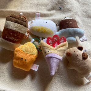 つぶらな瞳のファーストフード動物園喫茶店