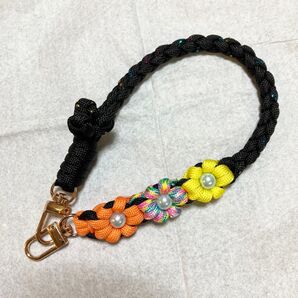 SALE スマホストラップ ハンドストラップ パラコード お花 ハンドメイド バッグチャーム キーホルダー
