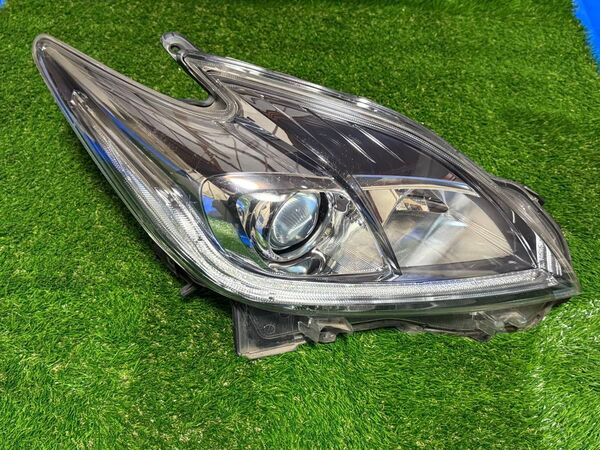 ZVW30ヘッドライト プリウス 右 後期 HID トヨタ KOITO