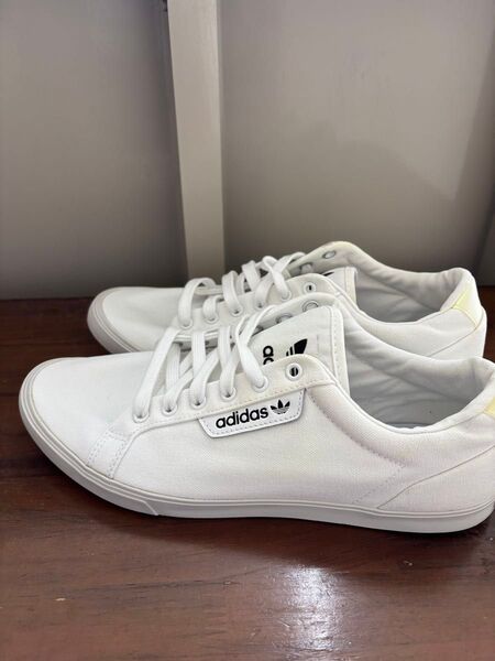 adidas スニーカー 白