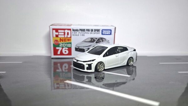 トミカ トヨタ プリウスPHV GR SPORT カスタム車 超美品!