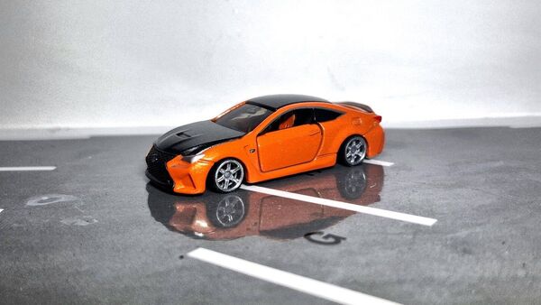 トミカ レクサスRC F初回特別仕様 カスタム車