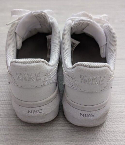 NIKE スニーカー