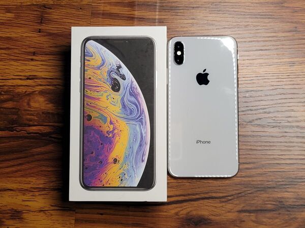 iPhone Xs 64GB SIMフリー バッテリー良好