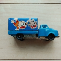 ■御愛嬌出品『おそ松くん貨物自動車』１台。■珍品。本体plastic製・シャーシ荷台ブリキ製。■赤塚不二夫。横絵柄イヤミ氏・チビ太。_画像6