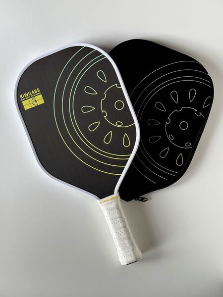 【新品】KiwiLabs ピックルボールパドル ケース付 生カーボンファイバー