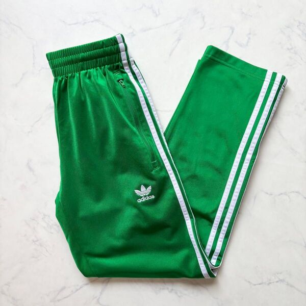 adidas originals ジャージパンツ グリーン