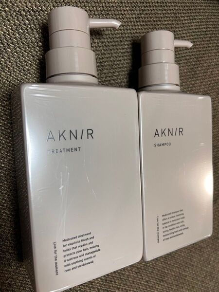 AKNIRアクニー薬用ヘアシャンプー&トリートメント(ローズ×サンダルウッドの香り) 梨花