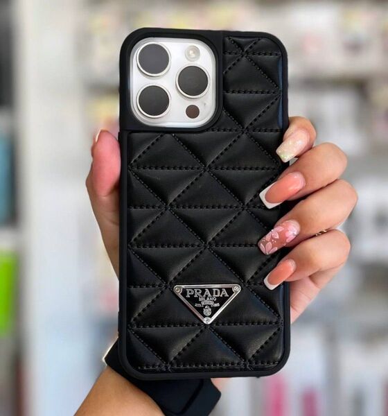 iPhone15ケース アイフォン16pro オシャレなキルティングデザイン レザーケース<新品未使用>