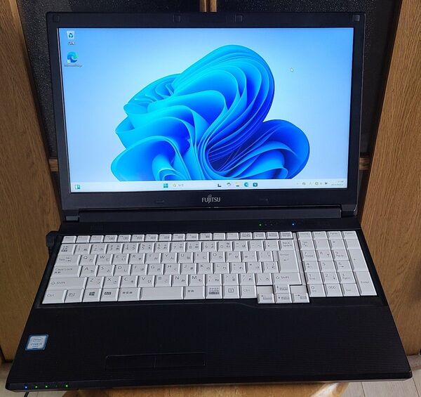 富士通 LIFEBOOK A576/P Win11pro i5-6200U/8GB/SSD256GB