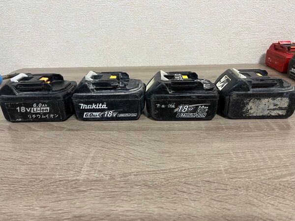 マキタ 18V バッテリー 4個セットの内、通電してるのが2個