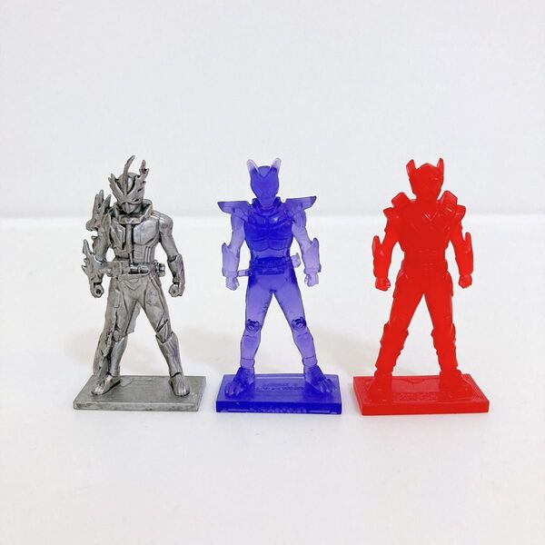 仮面ライダーチョコ 大当たり ガヴ ヴァレン セイバー フィギュア フィギュア付きチョコスナック