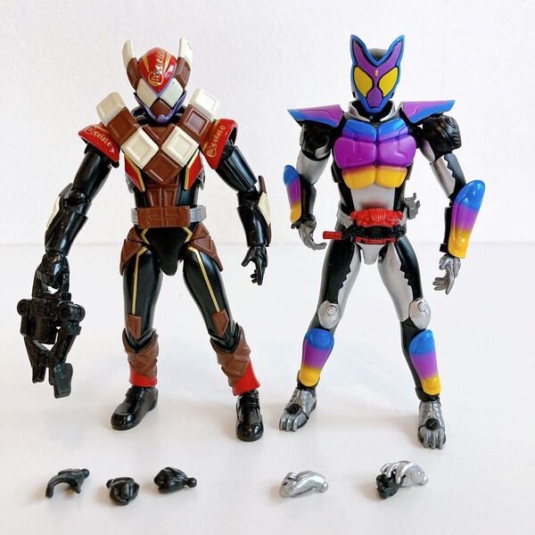 仮面ライダーアクションフィギュア ガヴ ヴァレン 2点セット 仮面ライダー キバゴチゾウ付き