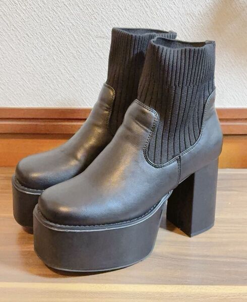 ショートブーツ ブラック 厚底