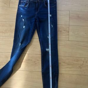 ZARA ダメージ加工スキニージーンズ