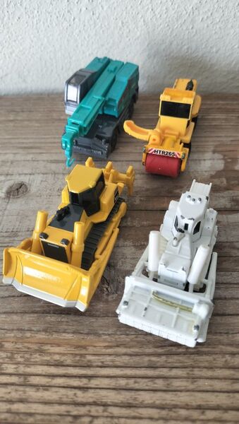 トミカ ミニカー コマツ対人地雷除去機 コマツブルドーザー コベルコラフテレーンクレーン 日本除雪機製作所ロータリー除雪車