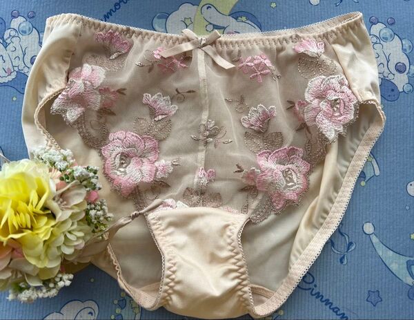 S153 トリンプ 薔薇刺繍ショーツ Mサイズ ピンクベージュ Lサイズ