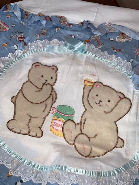 西川ベビー掛布団カバーフリル刺繍仕様!綿100%!横103x縦133cm!豪華な仕様で華やかです!