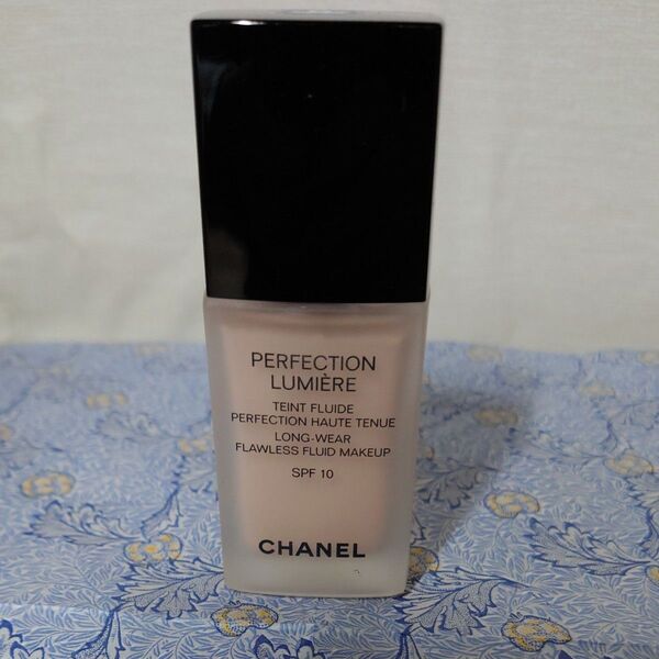 CHANEL シャネル ペルフェクシオン ルミエール フリュイド 12 ベージュ ロゼ 20