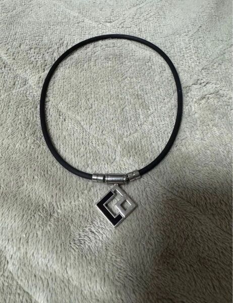 コラントッテ Colantotte AURA シルバー 磁気ネックレス Mサイズ 美品